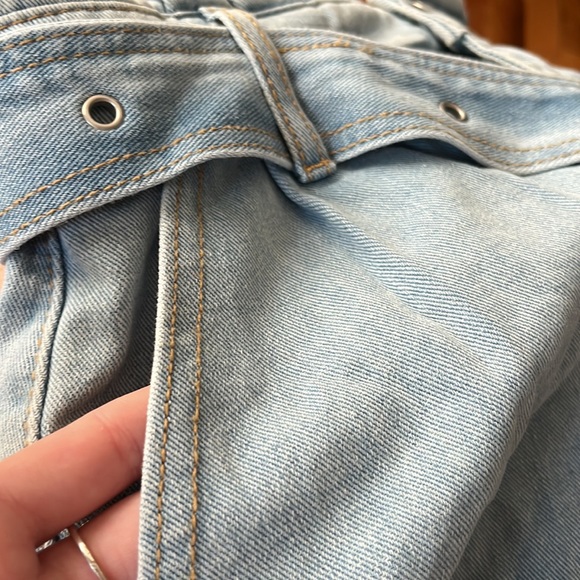 Color is Blue - Picture 4 of 4